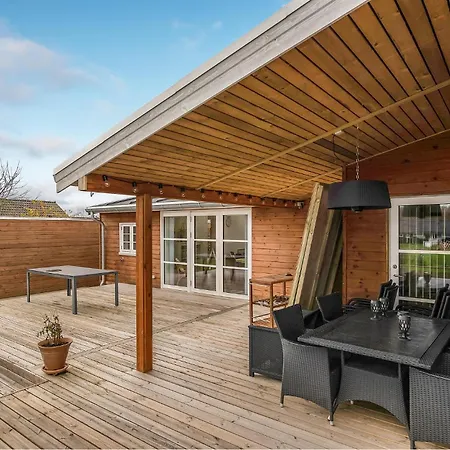 Stunning In Sydals With Sauna Hébergement de vacances Skovbyballe